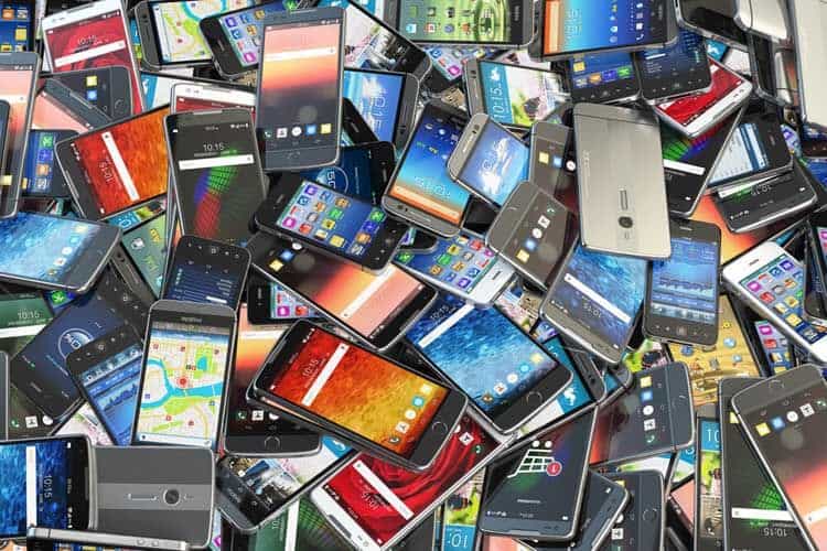 Thailand imports cell phone from China